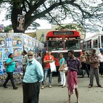 Une rue de Kandy en pleine acticité. קאנדי לקראת בחירות
